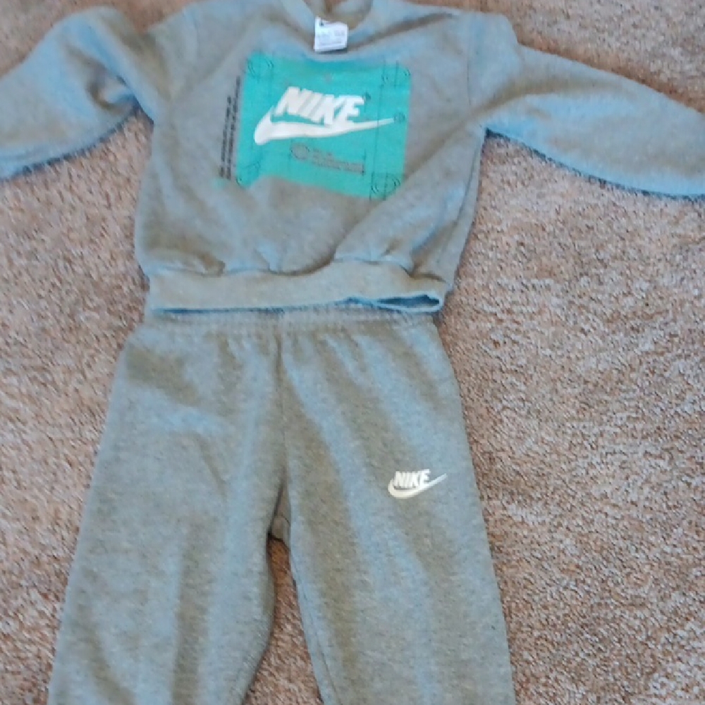 Nike Kids Gray and Teal Sweatpants Set